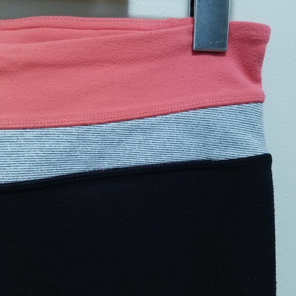 Lululemon Groove Crop Leggings Pant Size 4 XS Pink Wee Stripe Black - Picture 4 of 11